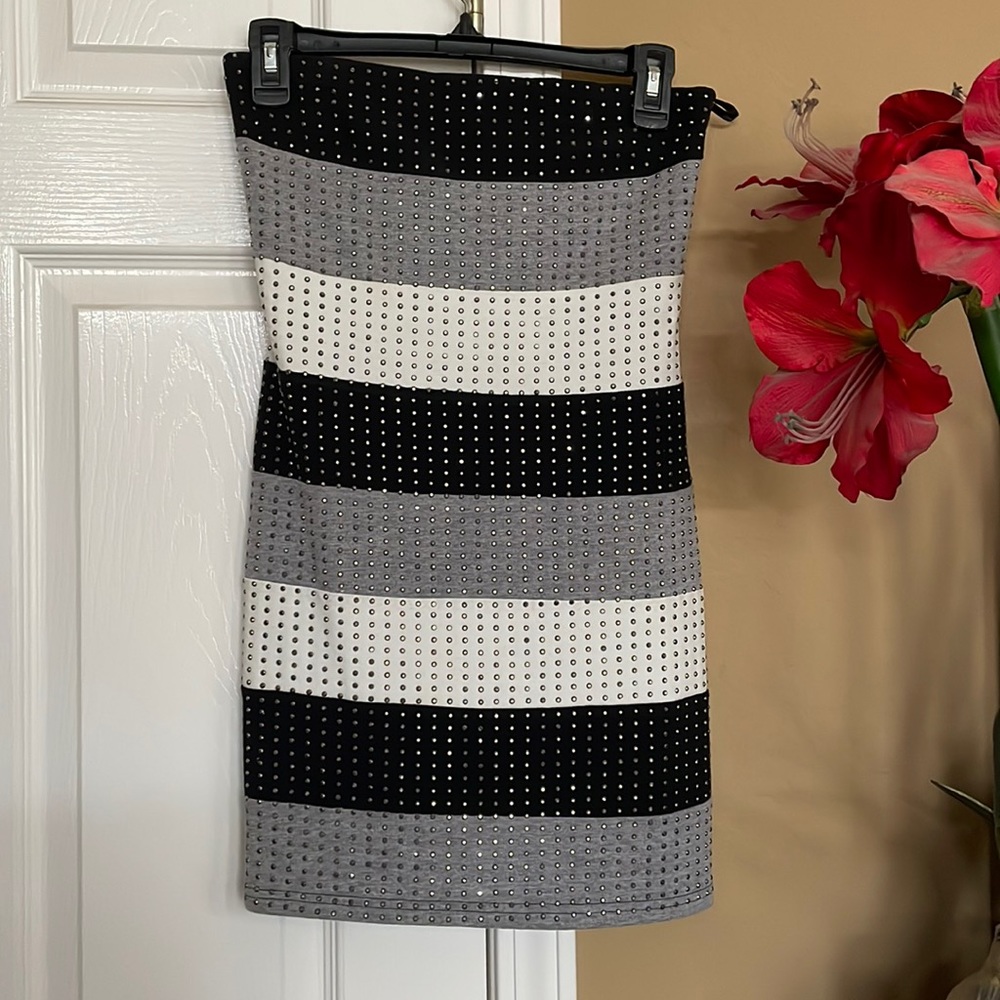Papaya design stud striped strapless dress